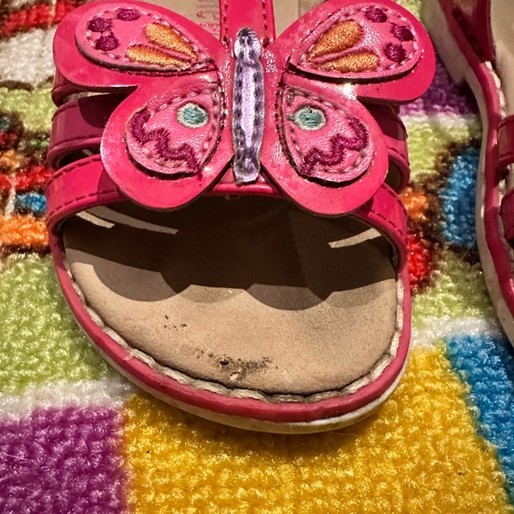 Gymboree butterfly 🦋 sandals 🩴 - Picture 2 of 5